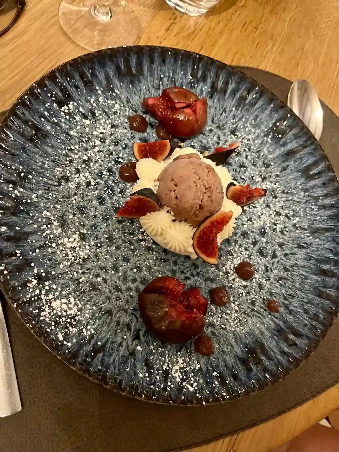 Cuisine raffinée et présentation soignée au restaurant La Louvière